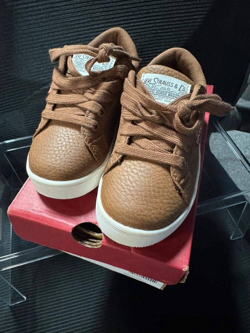NWT Toddler Levi’s brown Jeffrey Sneakers - Size 9